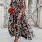 Lydia - Modeklänning med V-ringad dam med blommönster
