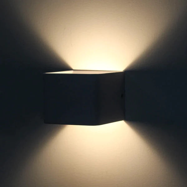 Lyxig LED vägglampa
